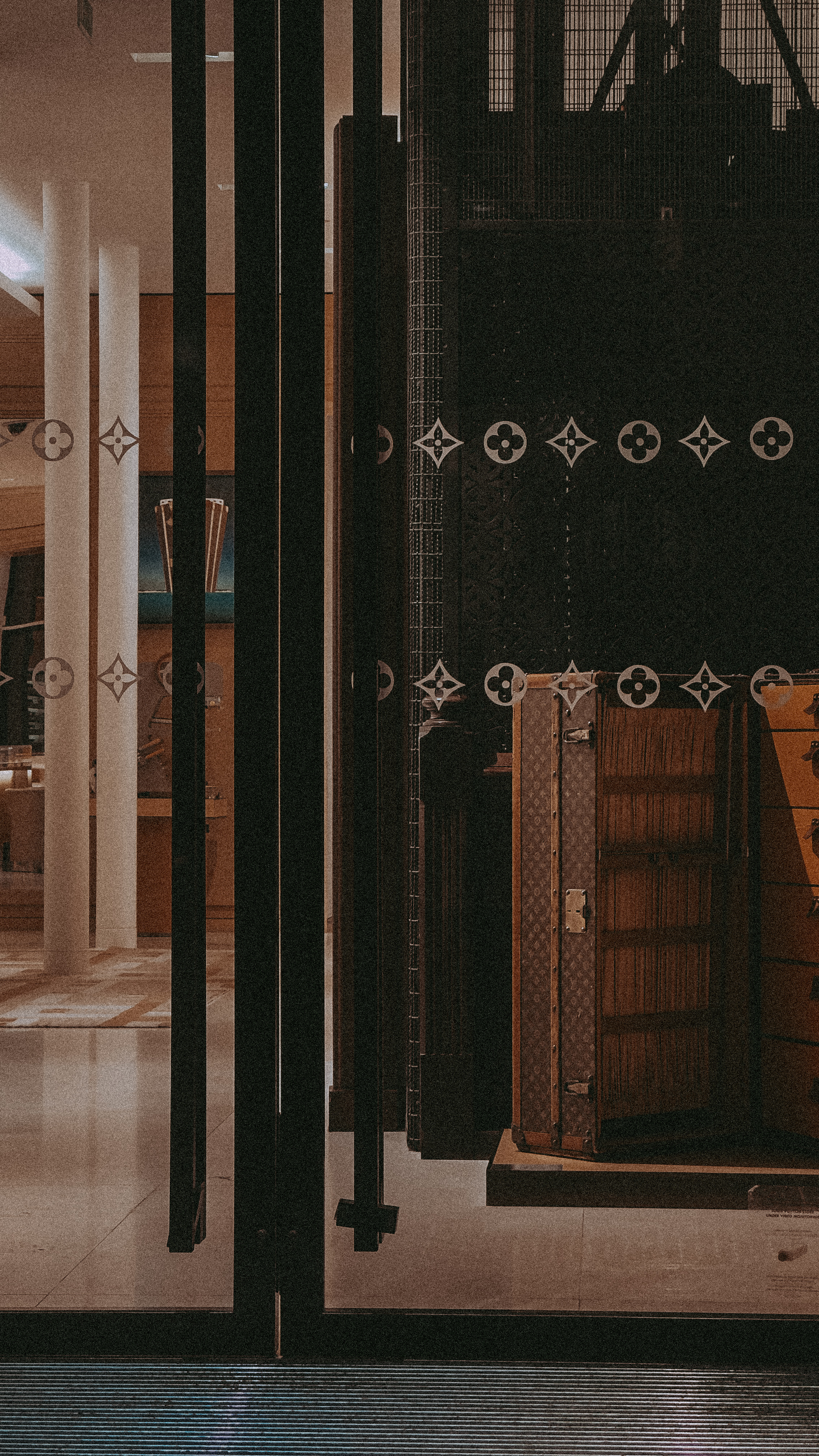 details — vitrine